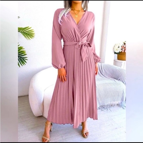 Elegant Pink Pleated Maxi Dress & Floral & Pearl decor Earrings Bundle - Picture 2 of 9